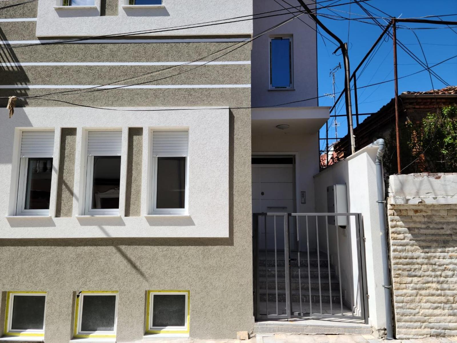 Travelers' Korca Home 外观 照片